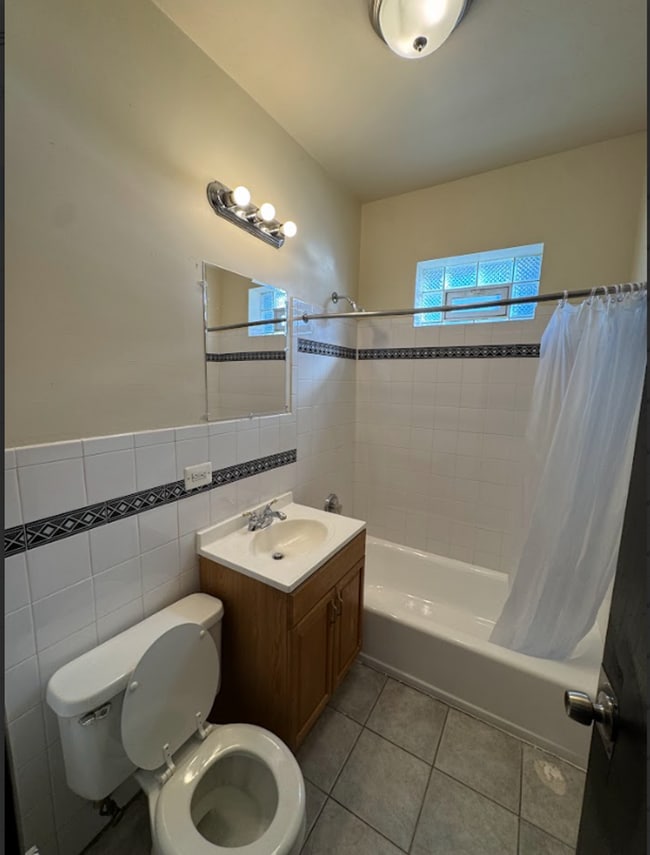 8233 S Ingleside Ave in Chicago, IL - Building Photo - Building Photo