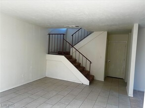 4338 Caliente St in Las Vegas, NV - Building Photo - Building Photo