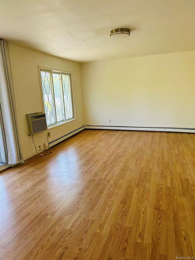 33-24 255th St in Queens, NY - Building Photo - Building Photo