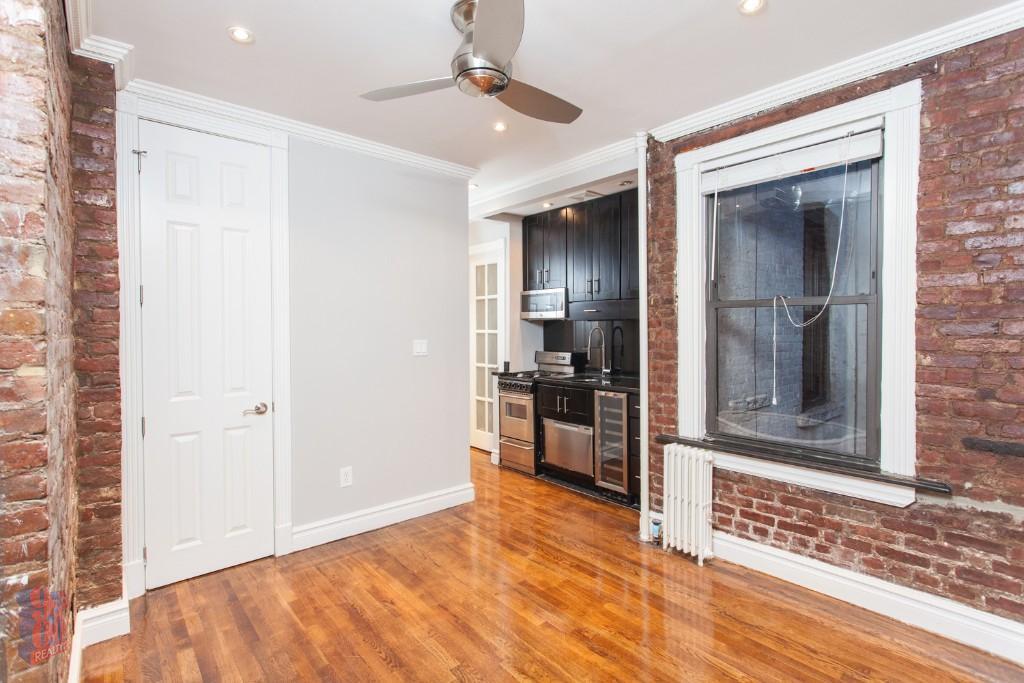 410 E 13th St in New York, NY - Building Photo