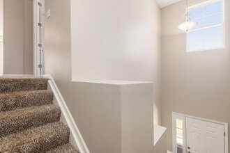 560 Redwood Ln in Lewis Center, OH - Building Photo - Building Photo