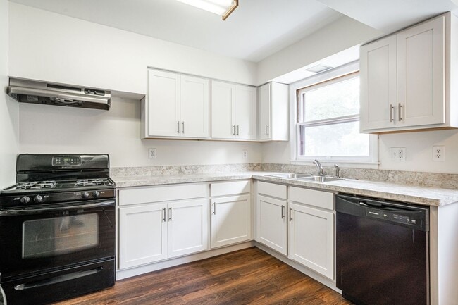 422 Gascoigne Dr in Waukesha, WI - Building Photo - Building Photo