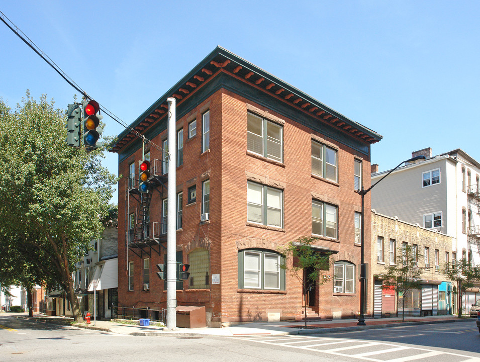 19 S Hamilton St in Poughkeepsie, NY - Building Photo