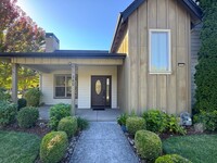 380 Mia Ln in Eugene, OR - Foto de edificio - Building Photo