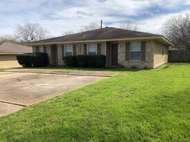 3606 Comanche St in Bryan, TX - Building Photo