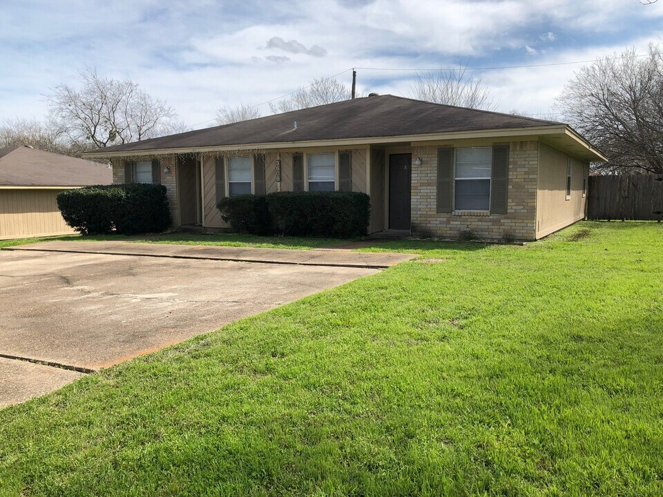 3606 Comanche St in Bryan, TX - Building Photo