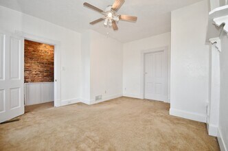 121 S 16th St, Unit 2 in Pittsburgh, PA - Foto de edificio - Building Photo