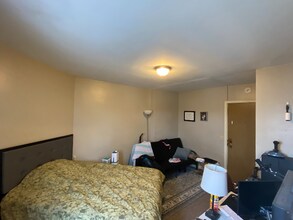 340 Ellis Ave in Iowa City, IA - Foto de edificio - Building Photo