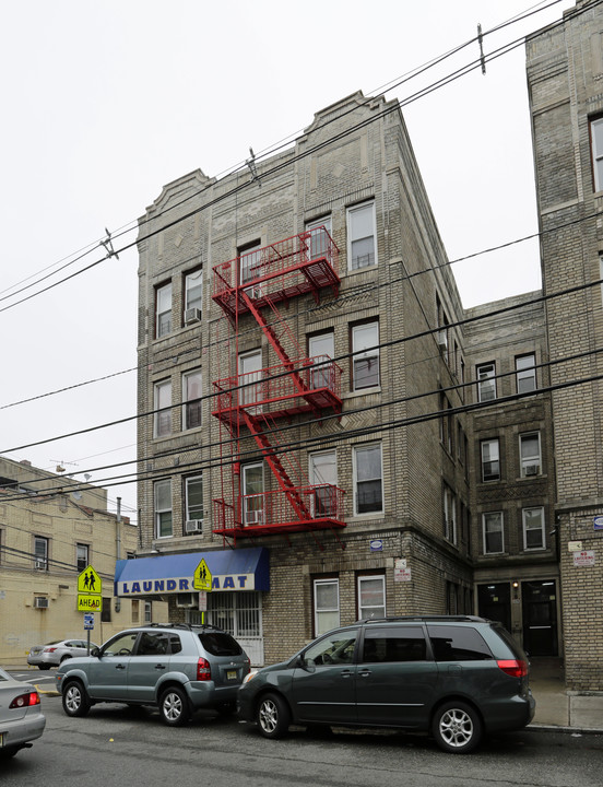 5616 Hudson Ave in West New York, NJ - Building Photo