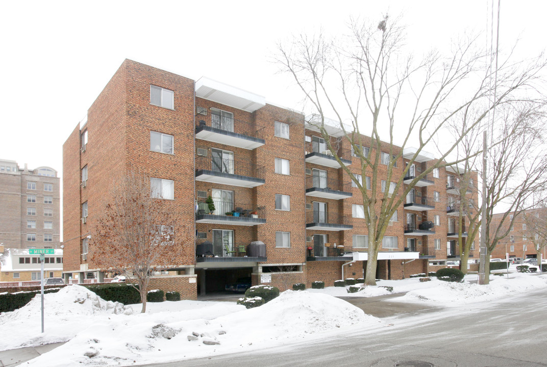 205 W Miner St in Arlington Heights, IL - Foto de edificio