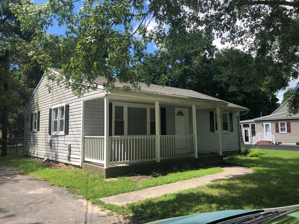 124 Johnson Dr in Salisbury, MD - Building Photo