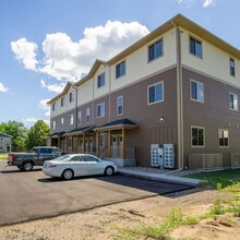 902 Menomonie St in Eau Claire, WI - Building Photo - Building Photo