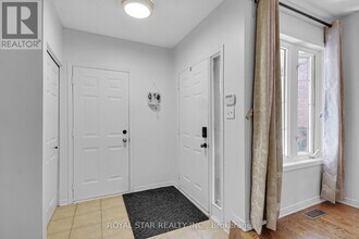 160 Deerfox Dr in Ottawa, ON - Building Photo - Building Photo