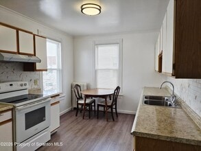 109 Salem Ave, Unit 2fl in Carbondale, PA - Building Photo - Building Photo