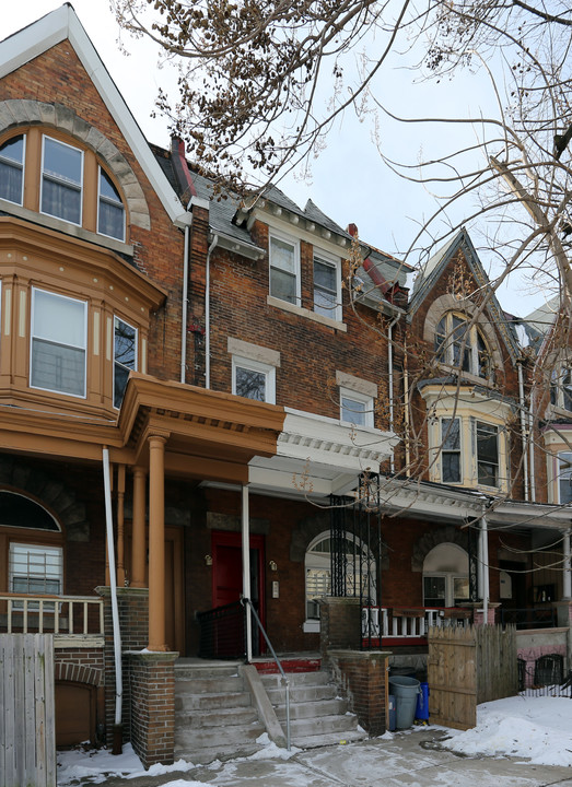 4234 Chestnut St in Philadelphia, PA - Foto de edificio