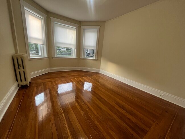 31 Gardner St, Unit 4 in Boston, MA - Foto de edificio - Building Photo