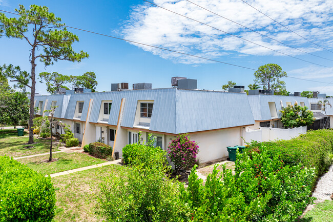 Sunstone on the Fairways in Naples, FL - Building Photo - Building Photo