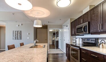 300 Assiniboine in Winnipeg, MB - Building Photo - Building Photo