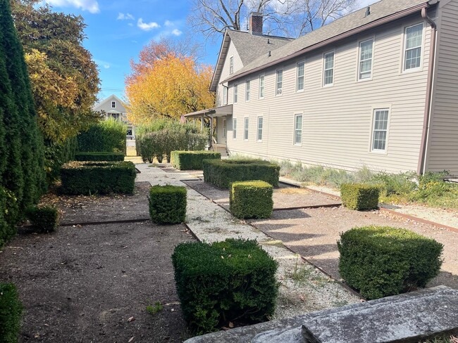 259 Main St S, Unit 2