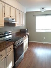 12 April Gardens Rd in Seymour, CT - Foto de edificio - Building Photo
