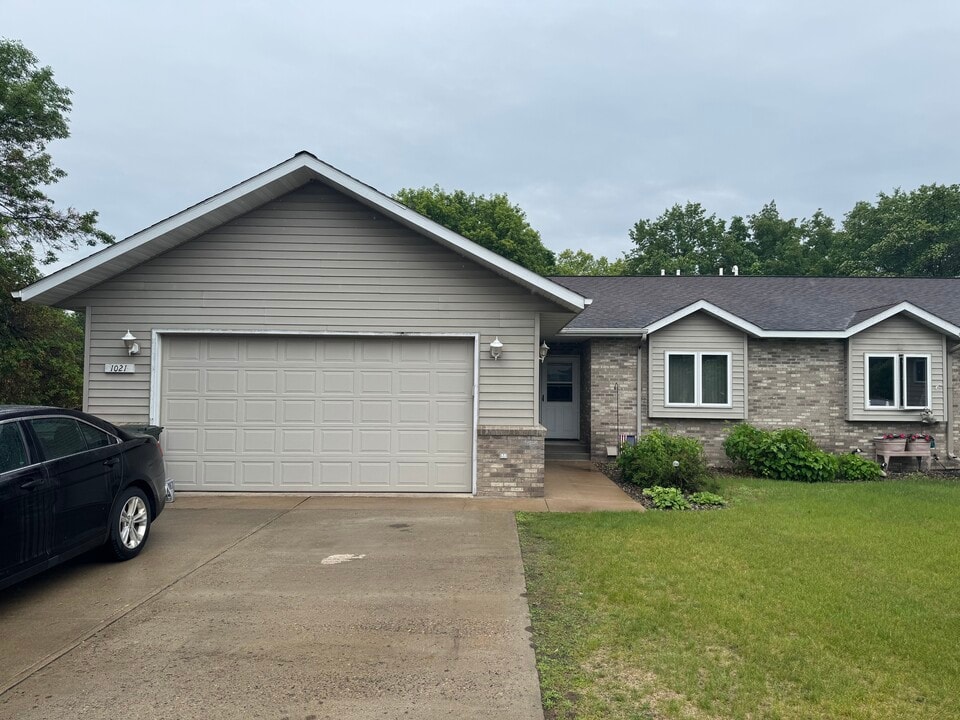 1021 Anabec St in Brainerd, MN - Building Photo