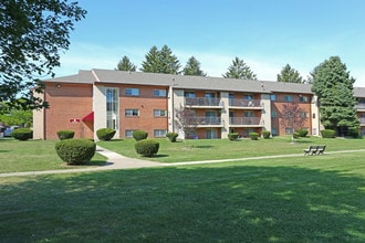 Governor Sproul in Broomall, PA - Foto de edificio - Building Photo