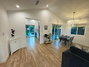 502 N Avon St in Burbank, CA - Building Photo - Building Photo