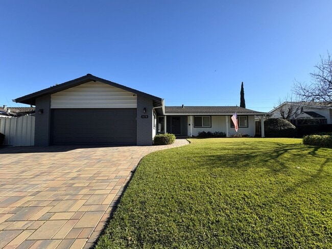 property at 1470 Hollenbeck Ave