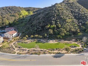 24220 Sterling Ranch Rd in Los Angeles, CA - Building Photo - Building Photo