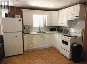 7 Leaf St in Kawartha Lakes, ON - Building Photo - Building Photo