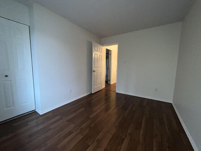 5025 Sanders St in Burnaby, BC - Building Photo - Building Photo