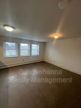 1051 Henn Ave in Ephrata, PA - Building Photo - Building Photo