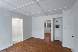 Royal Alfred 726 N. Alfred in West Hollywood, CA - Building Photo - Interior Photo