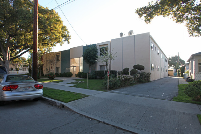 1020 W Angeleno Ave in Burbank, CA - Building Photo - Building Photo