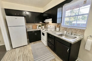 Village Park Apartments in Louisville, KY - Building Photo