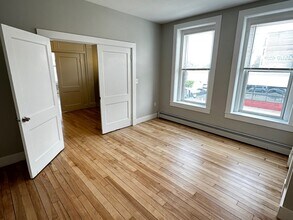 1284 Commonwealth Ave, Unit 5 in Boston, MA - Building Photo - Building Photo