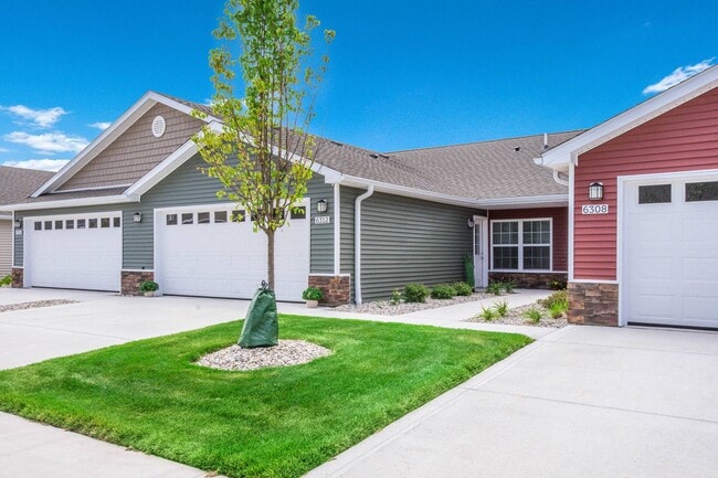 Redwood Grand Rapids in Grand Rapids, MI - Foto de edificio - Building Photo