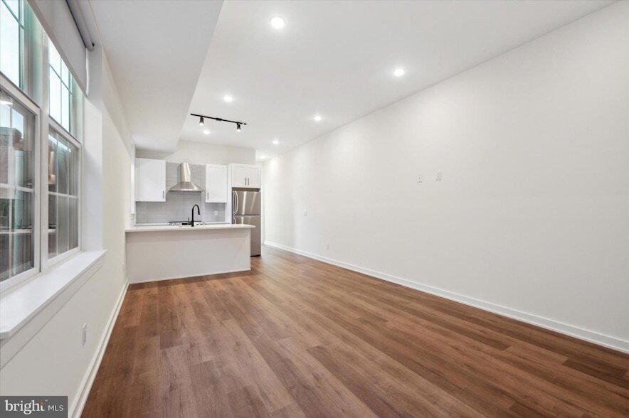 2513 N Howard St, Unit 203 in Philadelphia, PA - Building Photo