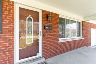 6606 Sky Blue Ave in Louisville, KY - Building Photo - Building Photo