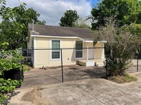 8209 Parnell St photo'