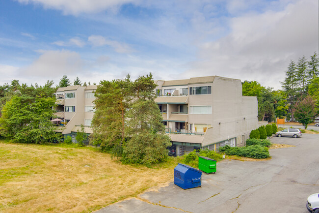 Pyramid Apartments in Langley, BC - Building Photo - Building Photo