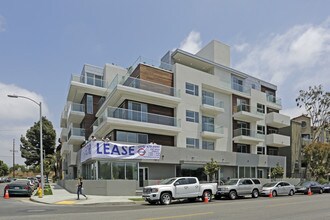 Notting Hill Apartments in Los Angeles, CA - Foto de edificio - Building Photo