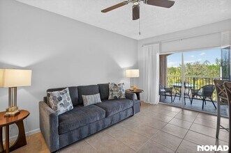 1885 Florida Club Dr in Naples, FL - Foto de edificio - Building Photo