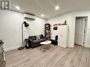 340 Howland Ave in Toronto, ON - Building Photo - Building Photo