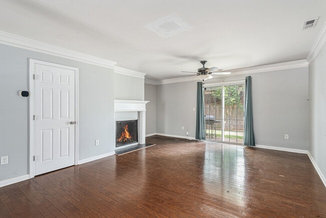 703 Crestwell Cir SW in Atlanta, GA - Building Photo - Building Photo