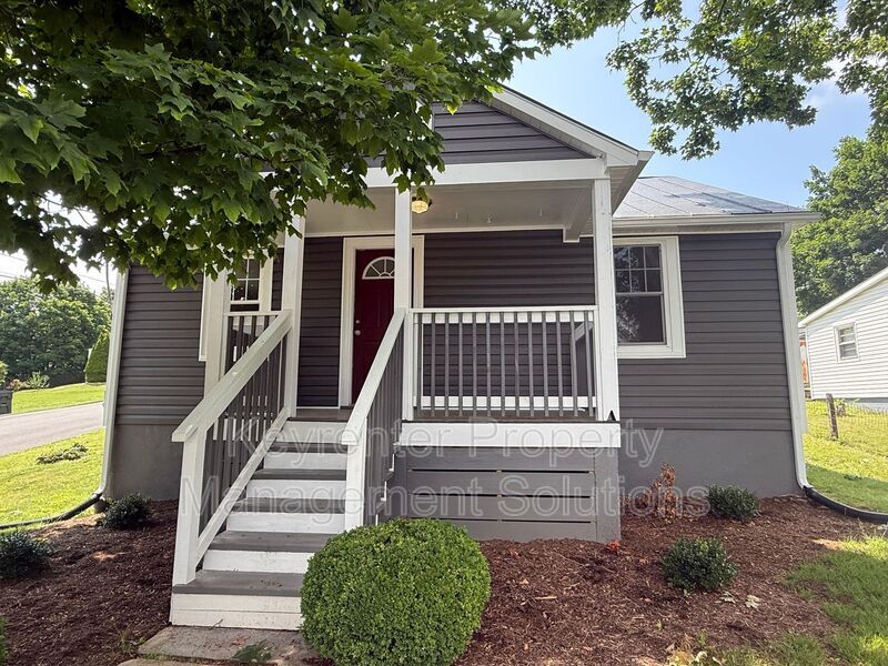 202 Grubert Ave in Staunton, VA - Building Photo