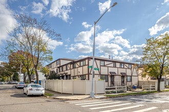 16 Darcey Ave in Staten Island, NY - Foto de edificio - Building Photo