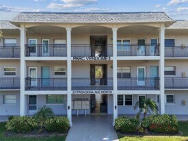 211 Pasadena Ave N, Unit 109 in St. Petersburg, FL - Building Photo
