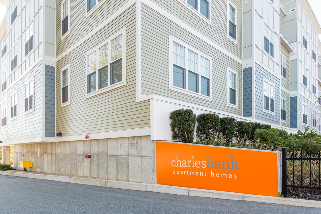 Charlesbank Apartment Homes in Watertown, MA - Foto de edificio