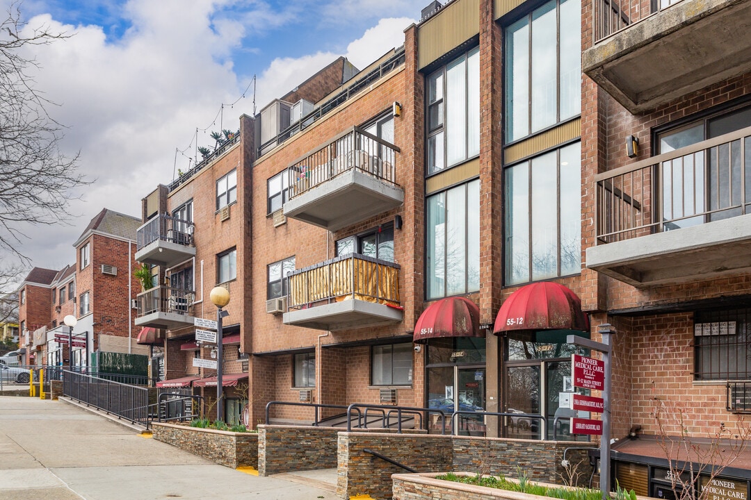 5514 Main St in Flushing, NY - Building Photo